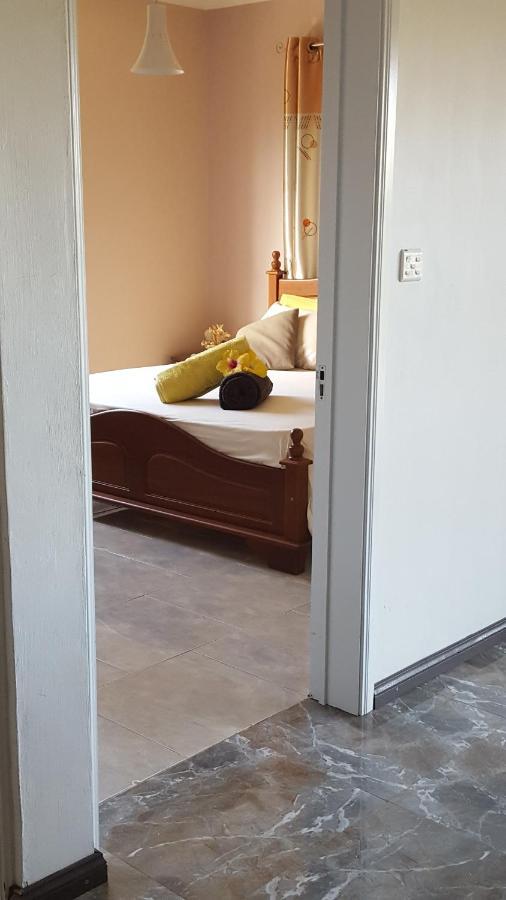 Aux Plaisirs De La Vie Chambre Chez L Habitant Flic-en-Flacq Exterior foto